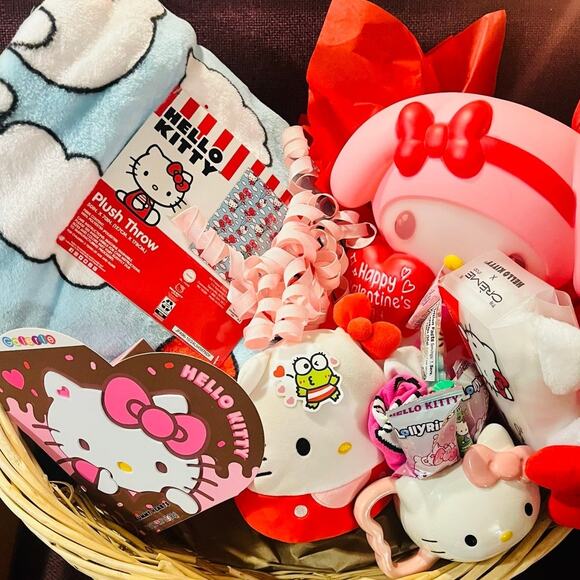 Hello Kitty Love basket 50 x 70 plush throw HK gummy hearts my melody light up - Picture 9 of 9